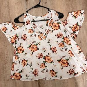 🤍 Cute White Floral Tank/Off the shoulder Blouse 🤍